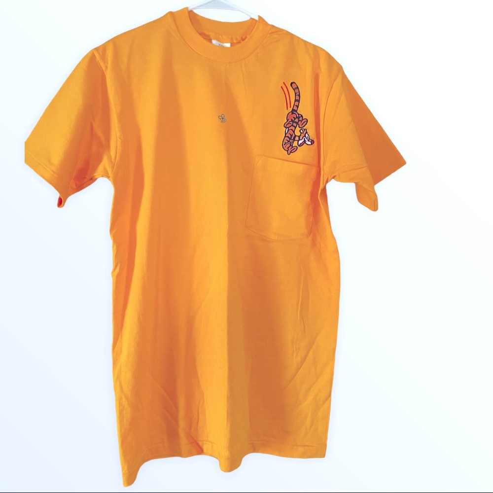 Brand New Awsome Disney Tigger shirt. 🐅 🔥